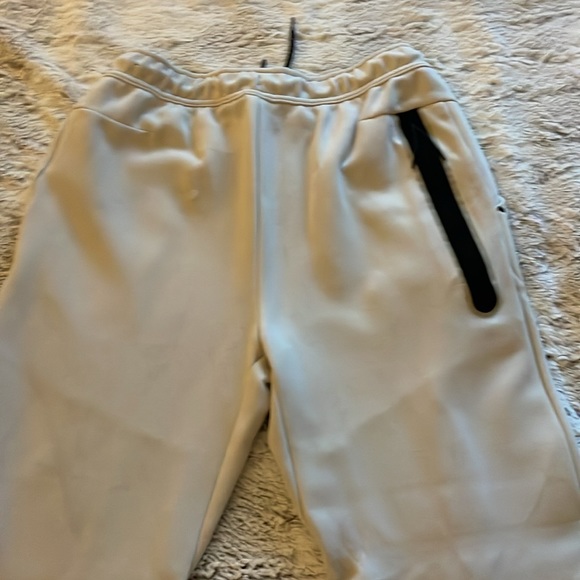 Nike Tech Pants Medium - Picture 9 of 11